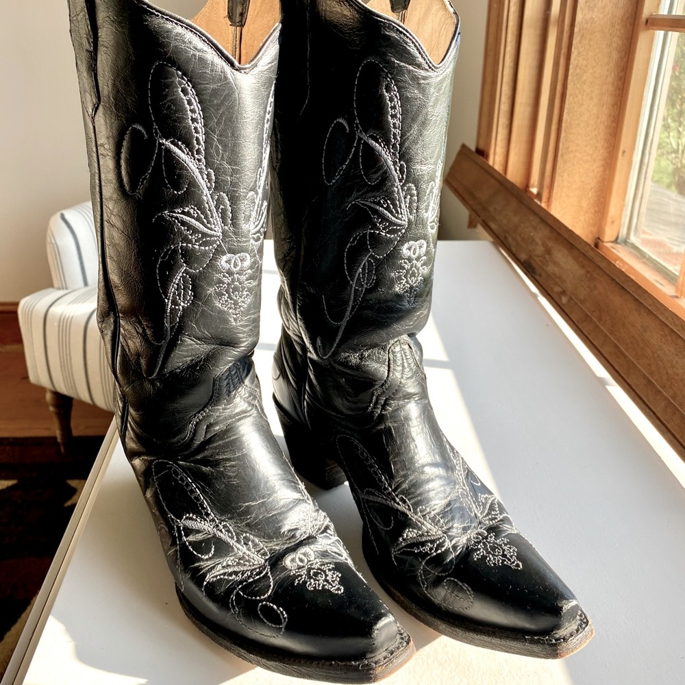 Black Circle G Women’s Boots